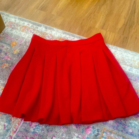 Red skirt size L - Picture 1 of 1
